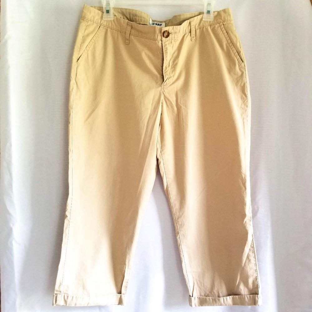 3/$20 Old Navy Lightweight Khaki Capris - Size 10